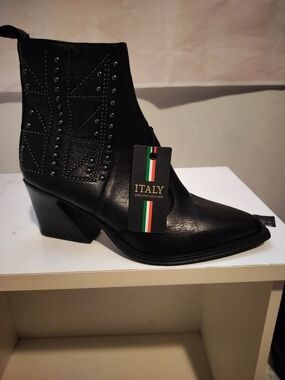 Women's Black Studded Pointed-Toe Ankle Booties